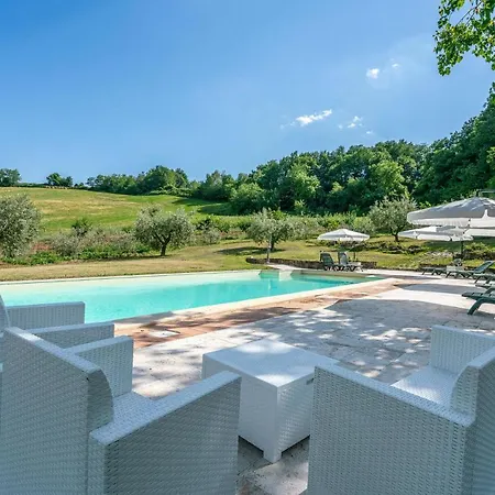 In Camerino With Outdoor Swimming Pool, Wifi And 2 Bedrooms Crispiero