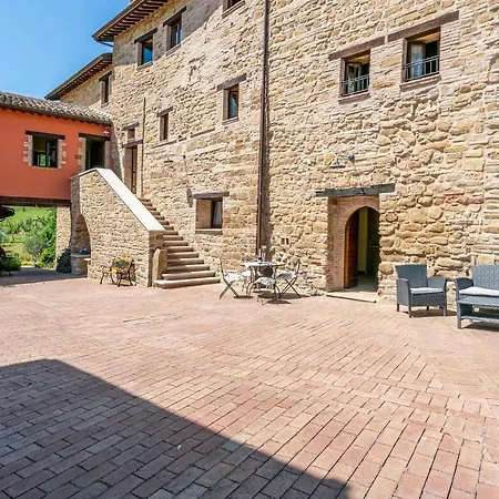 In Camerino With Outdoor Swimming Pool, Wifi And 2 Bedrooms Holiday home *