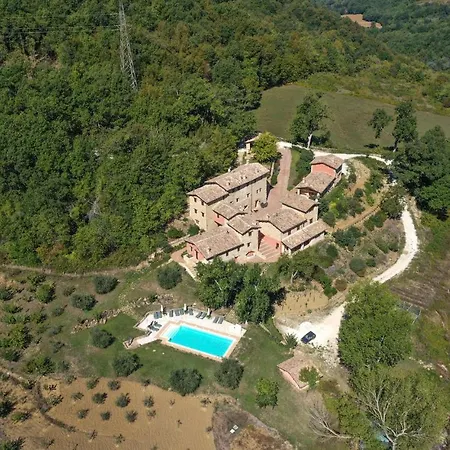 In Camerino With Outdoor Swimming Pool, Wifi And 2 Bedrooms