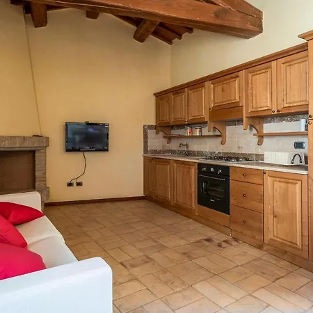 In Camerino With Outdoor Swimming Pool, Wifi And 2 Bedrooms Holiday home
