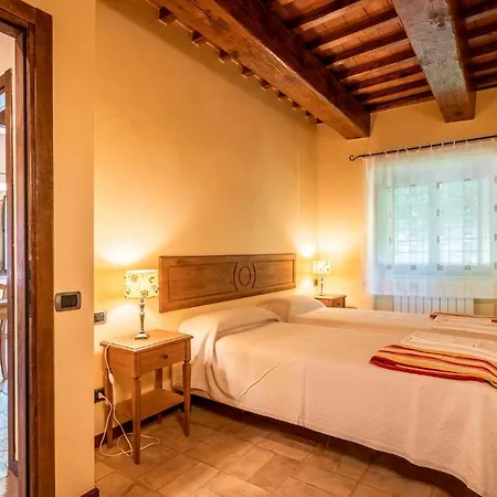 In Camerino With Outdoor Swimming Pool, Wifi And 2 Bedrooms Crispiero