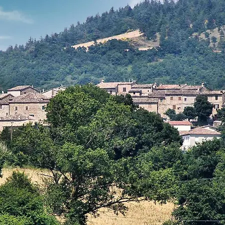 In Camerino With Outdoor Swimming Pool, Wifi And 2 Bedrooms Holiday home