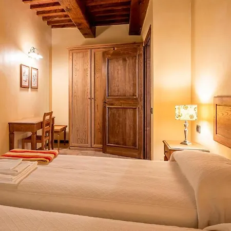 In Camerino With Outdoor Swimming Pool, Wifi And 2 Bedrooms Holiday home