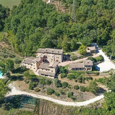 In Camerino With Outdoor Swimming Pool, Wifi And 2 Bedrooms Crispiero