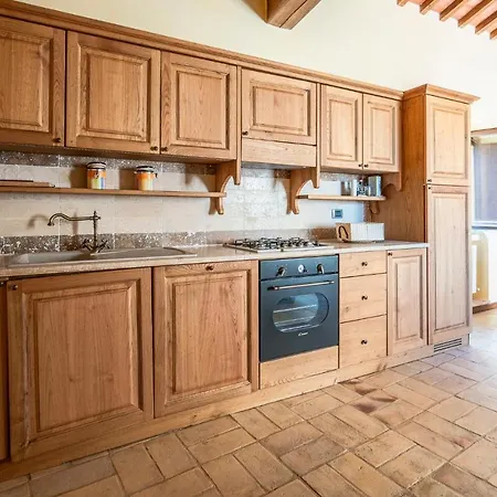 Holiday home In Camerino With Outdoor Swimming Pool, Wifi And 2 Bedrooms Crispiero