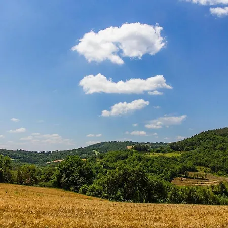 In Camerino With Outdoor Swimming Pool, Wifi And 2 Bedrooms Crispiero